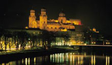 Passau bei Nacht - Lichterglanz an der Donau